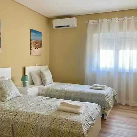 Zarla - 2-bedroom - 500 Meters From The アルマカオ・デ・ペラ