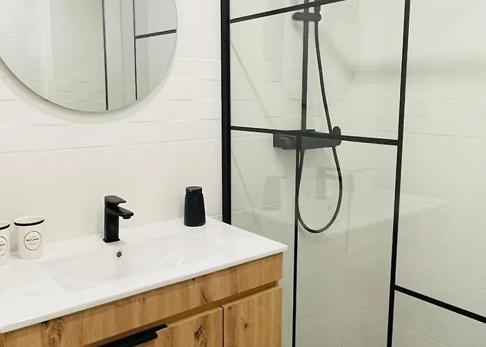 Zarla - 2-bedroom - 500 Meters From The Appartement *